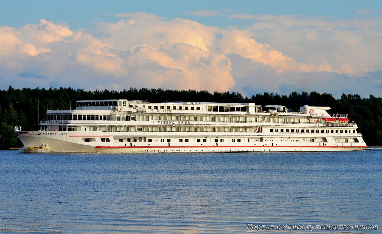 Два теплохода Viking River Cruises — «Викинг Рюрик» и «Викинг Хельги» — вновь не выйдут в навигацию