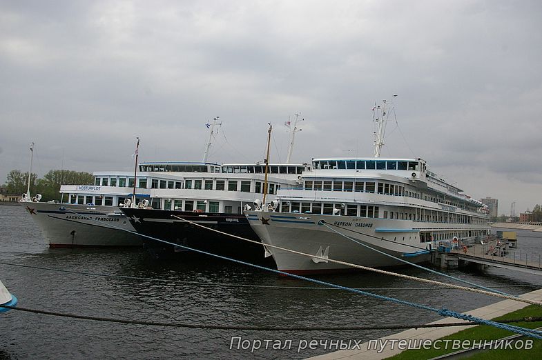 В Санкт-Петербурге подсчитали статистику по речным круизным туристам в навигацию 2015 года